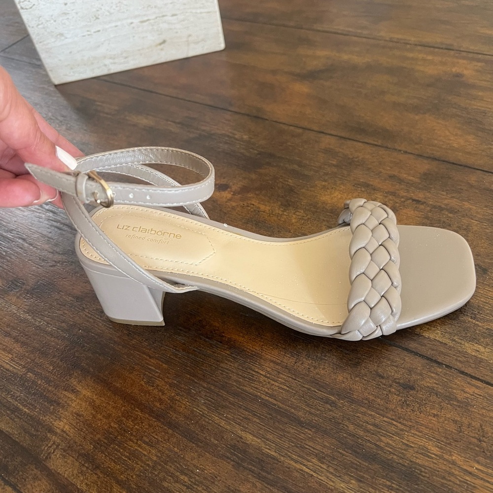 Liz Claiborne Women's Tan Braided‎ Sandals